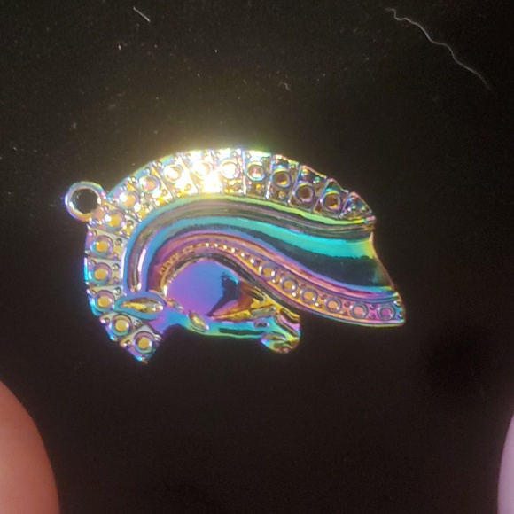 New Rainbow Plated Silver Carved Horse Pendant. - Picture 4 of 6